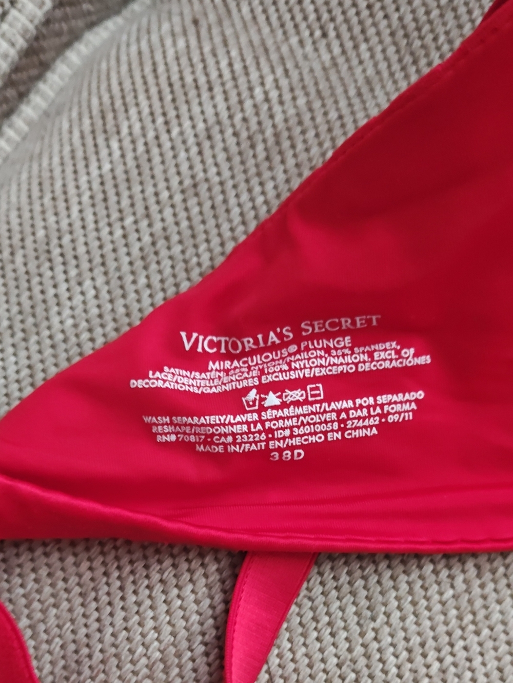 Bombshell Bra 38D - Picture 3 of 3